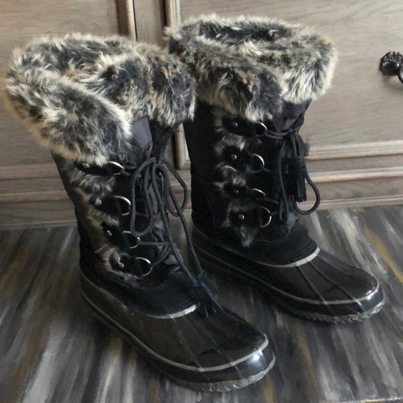 Khombu Winter Boot - Picture 1 of 8